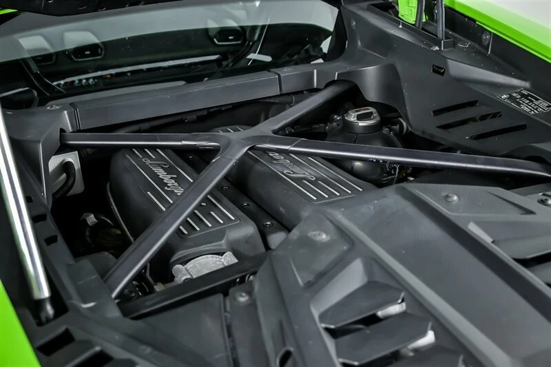 2022 Lamborghini - Image 16 of 31