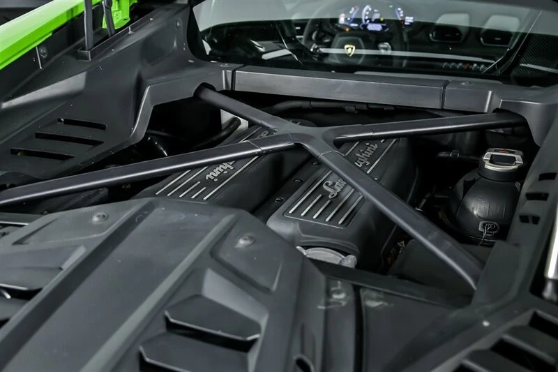 2022 Lamborghini - Image 17 of 31