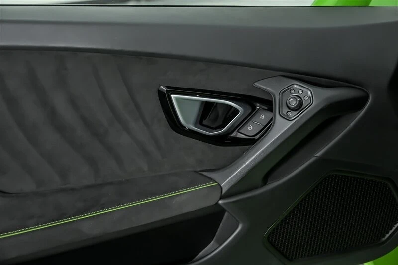 2022 Lamborghini - Image 19 of 31