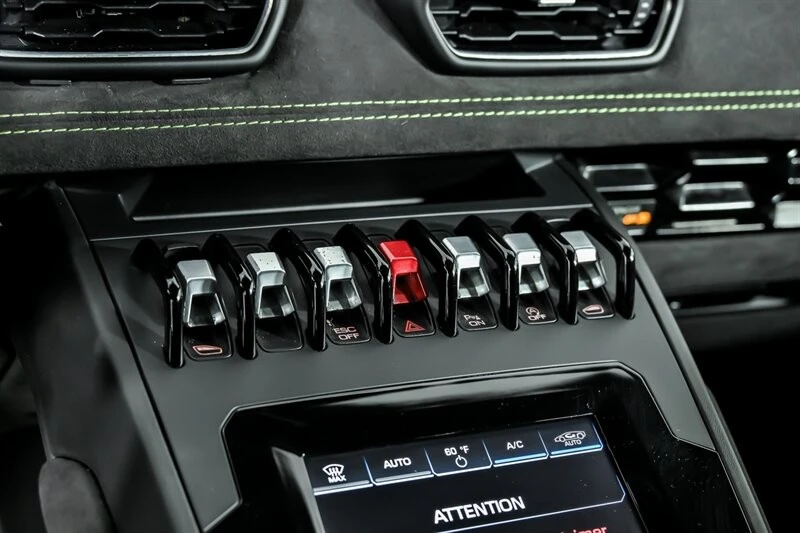 2022 Lamborghini - Image 27 of 31