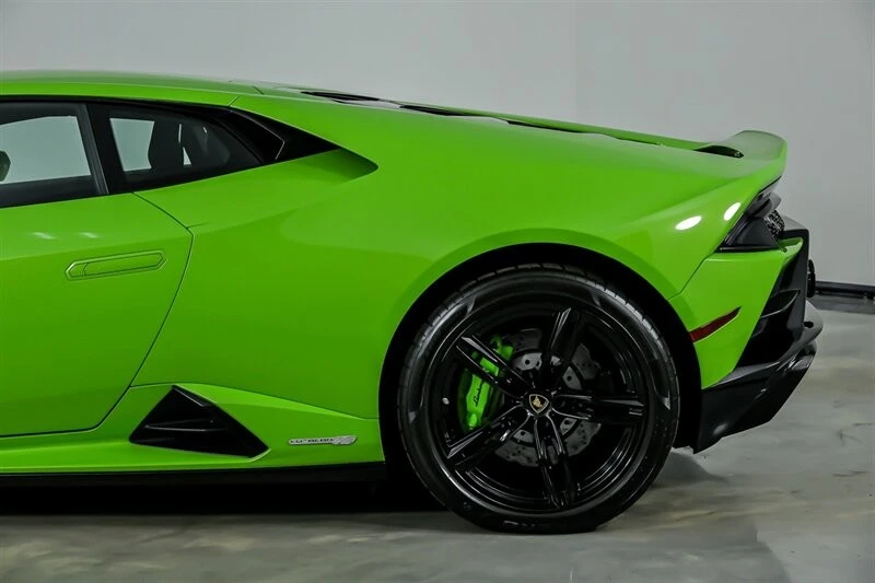 2022 Lamborghini - Image 9 of 31