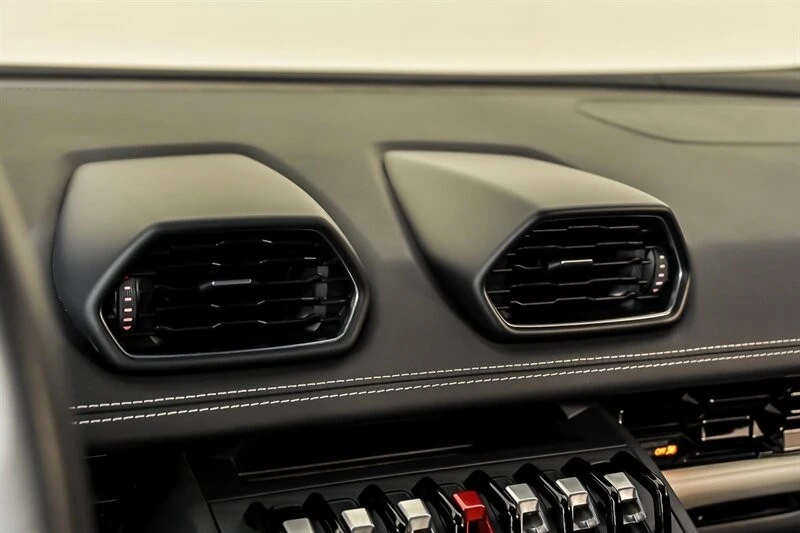 2022 Lamborghini Huracan - Image 29 of 31