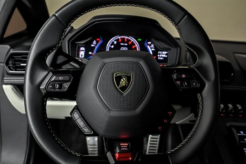 2022 Lamborghini Huracan - Image 28 of 31