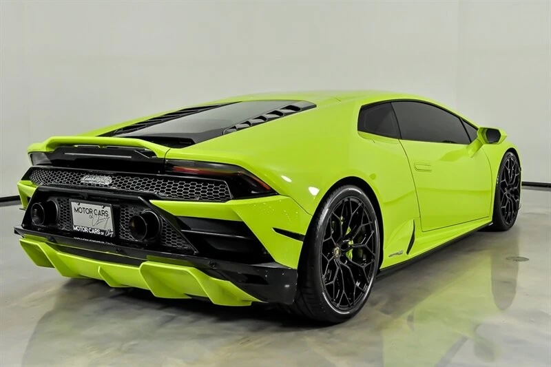 2022 Lamborghini Huracan - Image 10 of 31