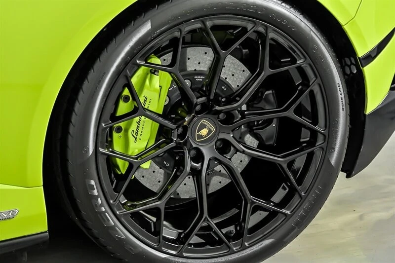 2022 Lamborghini Huracan - Image 16 of 31