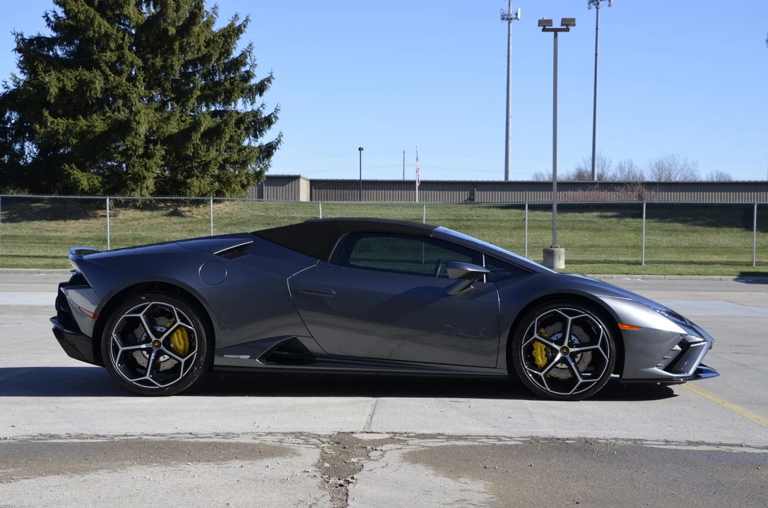 2022 Lamborghini Huracan LP610-2 EVO - Image 13 of 31