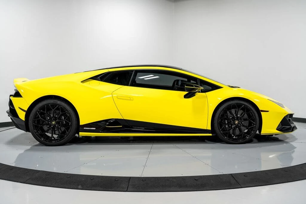 2022 Lamborghini Huracan LP640-4 EVO - Image 2 of 31