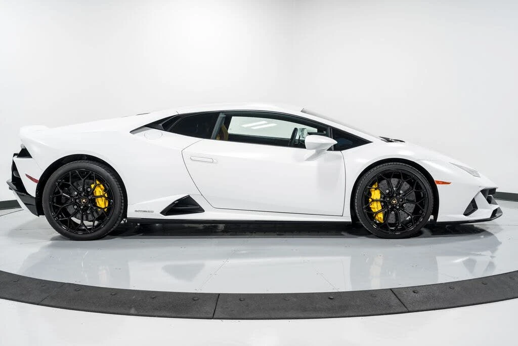 2022 Lamborghini Huracan LP640-4 EVO - Image 2 of 31