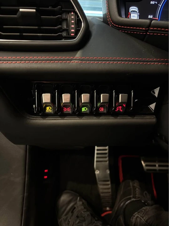 2022 Lamborghini Huracan - Image 9 of 12