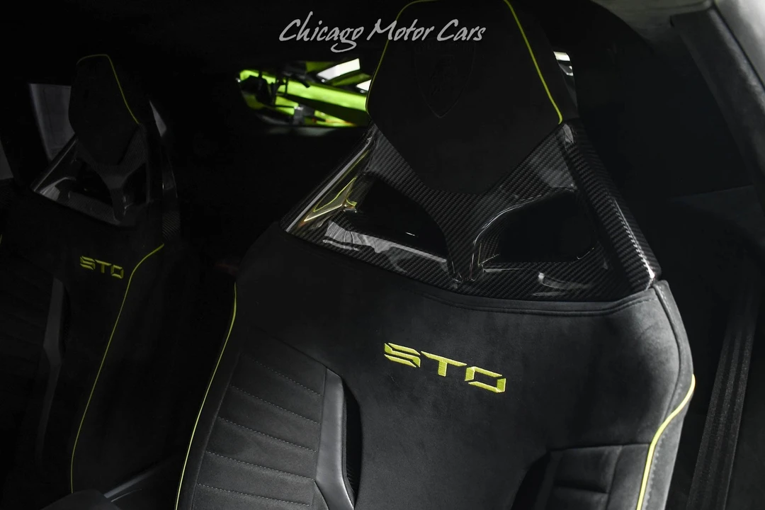 2022 Lamborghini Huracan - Image 16 of 31