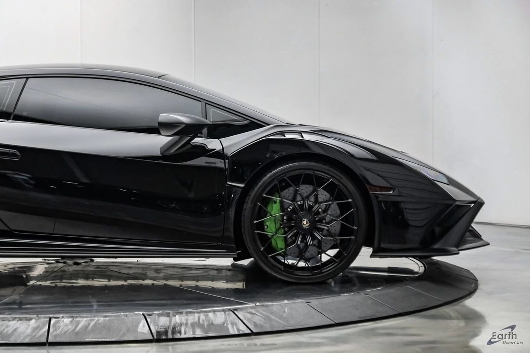 2022 Lamborghini Huracan - Image 29 of 31