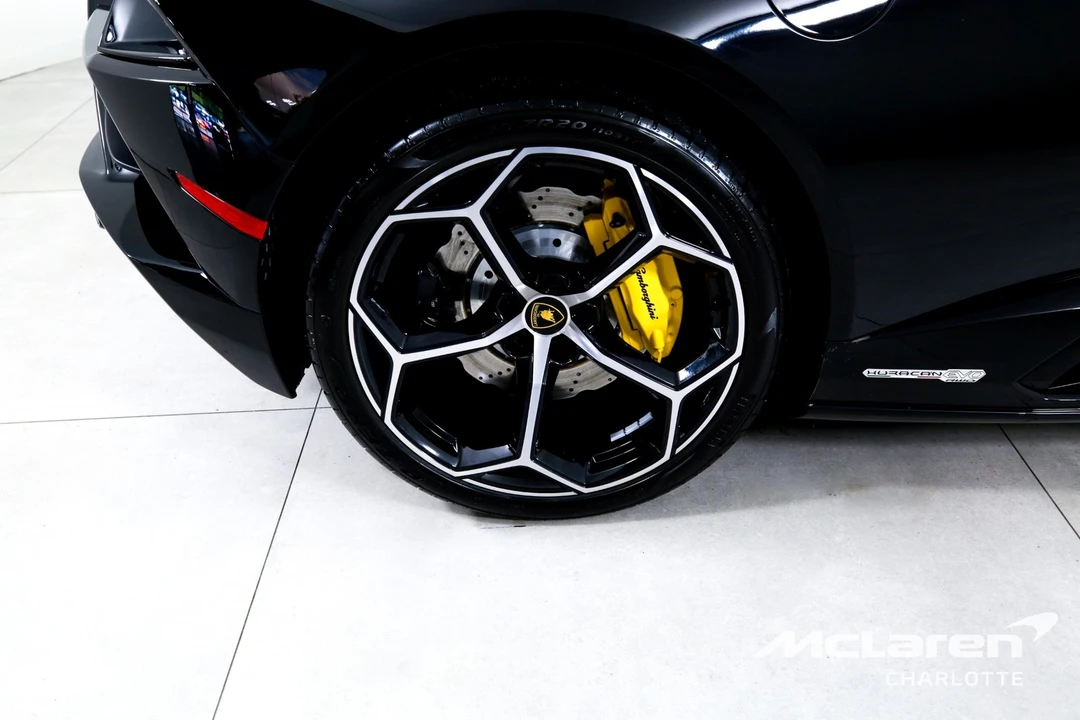 2022 Lamborghini Huracan - Image 29 of 31