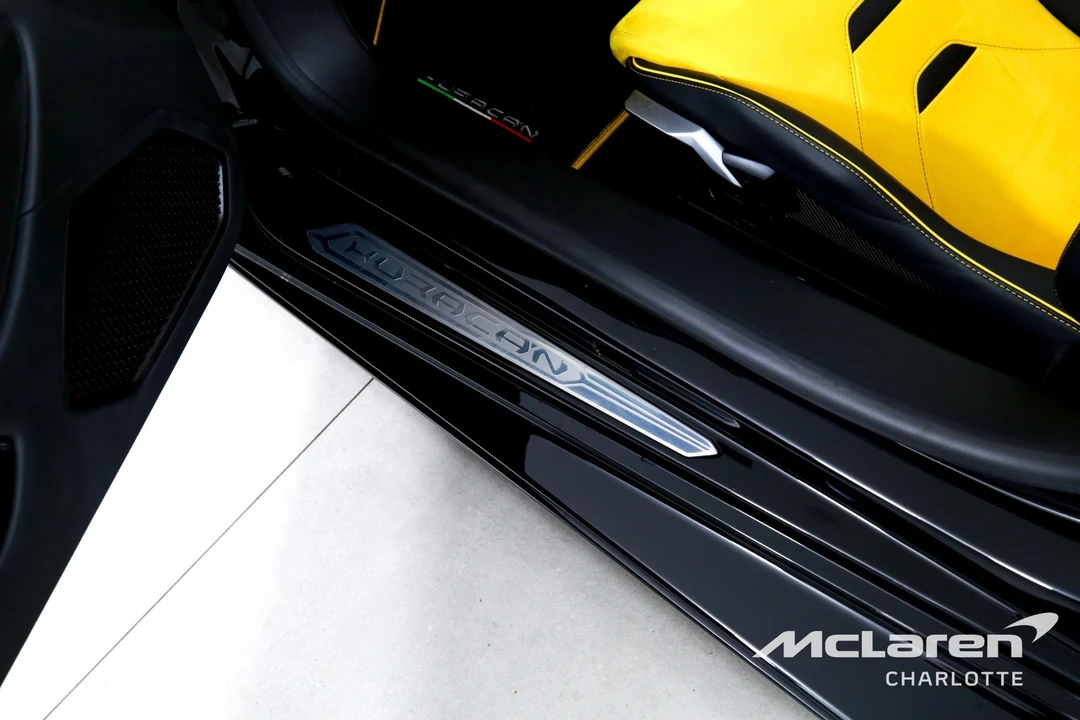 2022 Lamborghini Huracan - Image 17 of 31