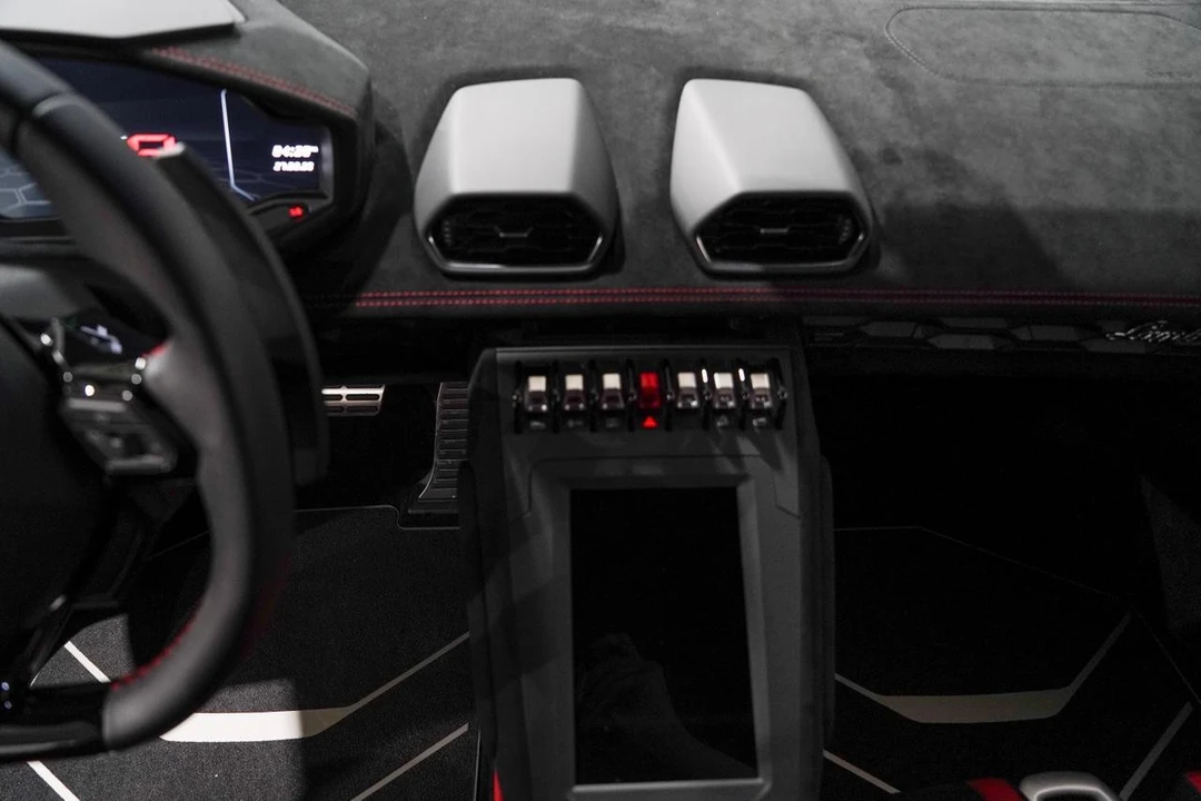 2022 Lamborghini Huracan - Image 11 of 21