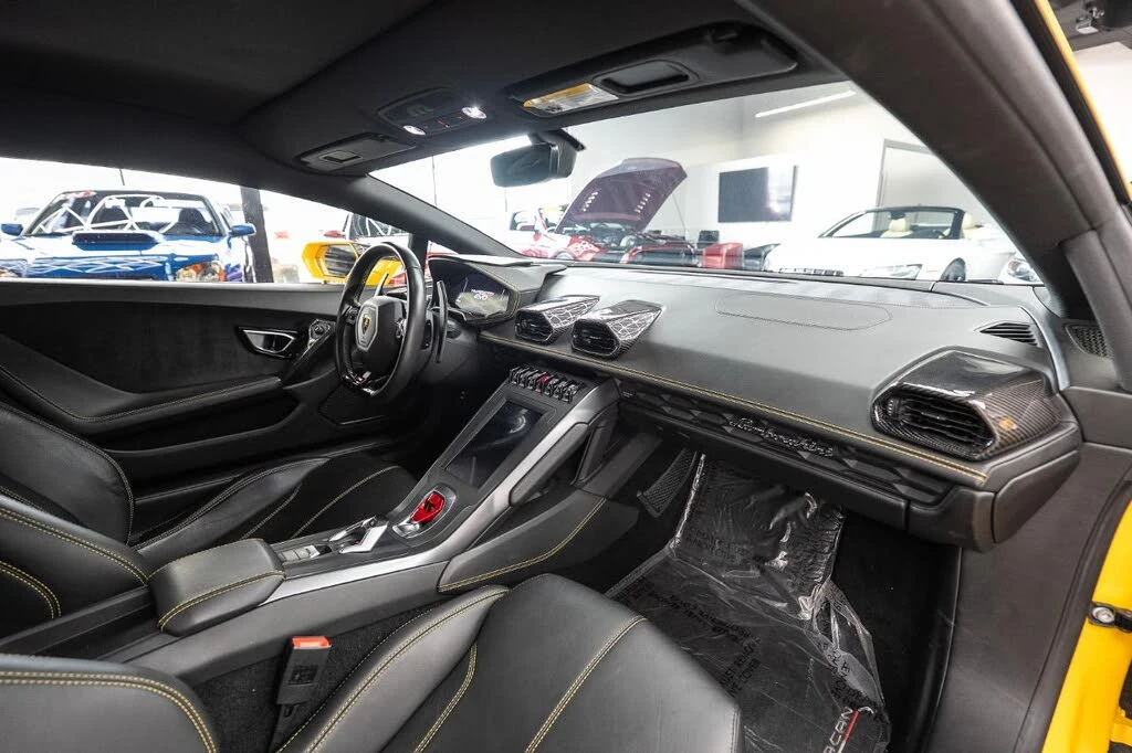 2022 Lamborghini Huracan - Image 18 of 31