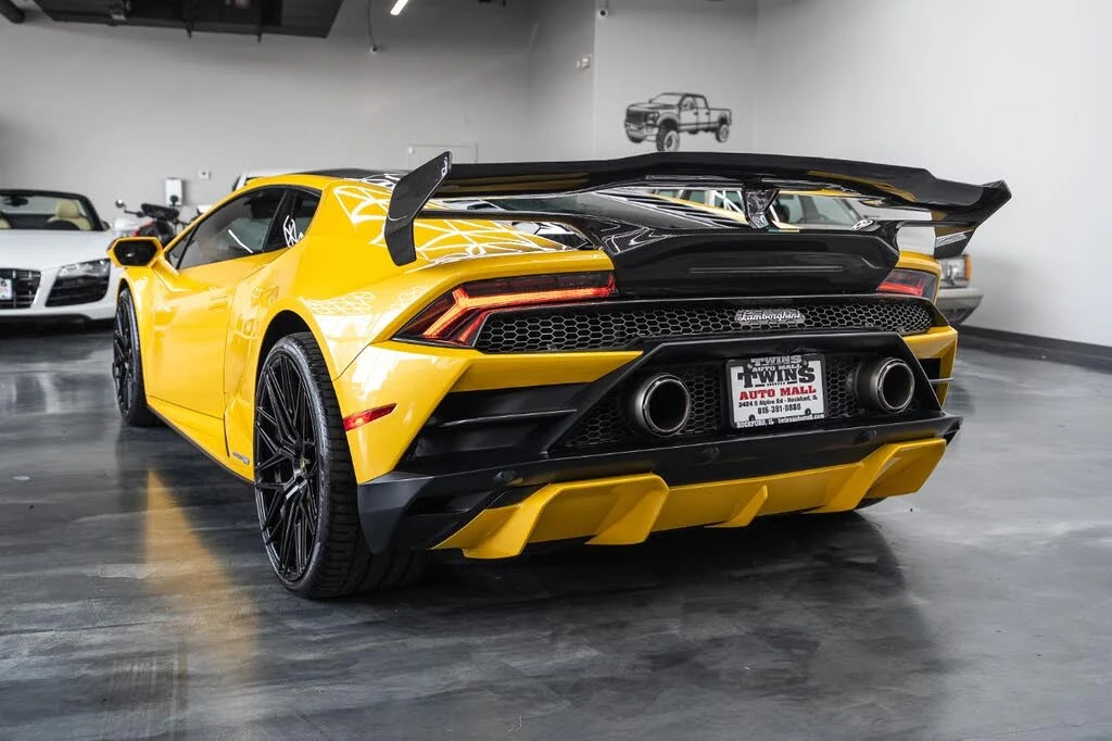 2022 Lamborghini Huracan - Image 5 of 31
