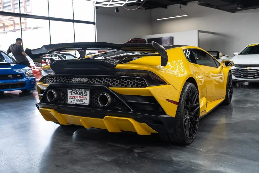 2022 Lamborghini Huracan - Image 7 of 31