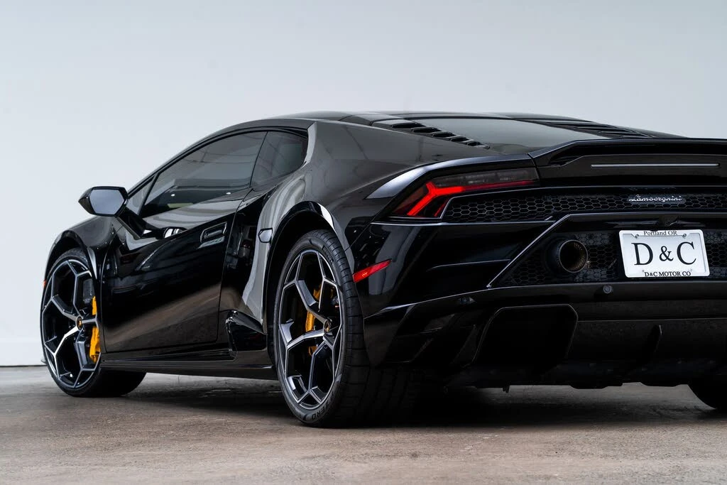 2022 Lamborghini Huracan - Image 10 of 31