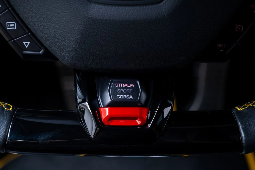 2022 Lamborghini Huracan - Image 26 of 31