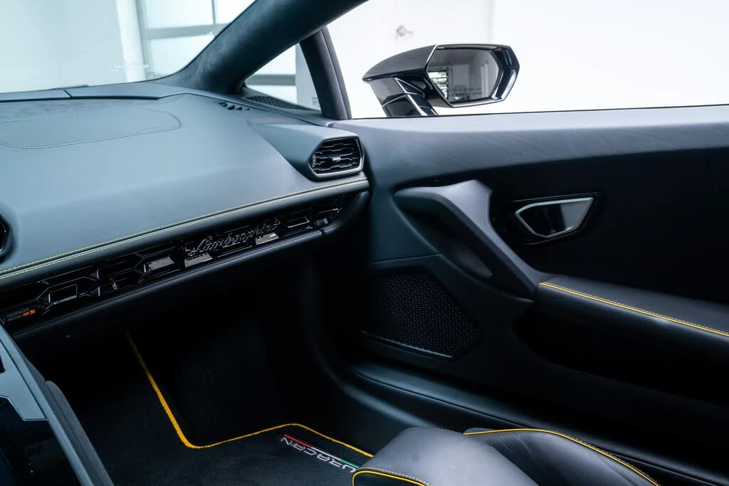 2022 Lamborghini Huracan - Image 18 of 31