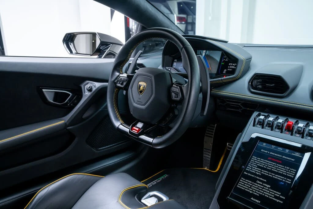 2022 Lamborghini Huracan - Image 17 of 31
