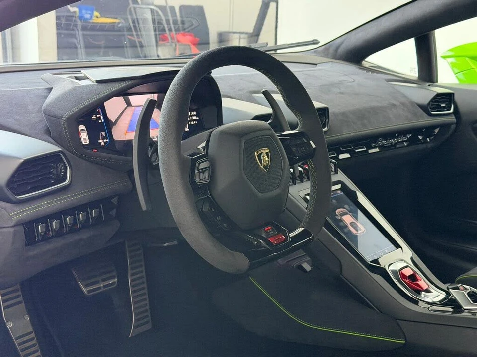 2022 Lamborghini Huracan - Image 26 of 31