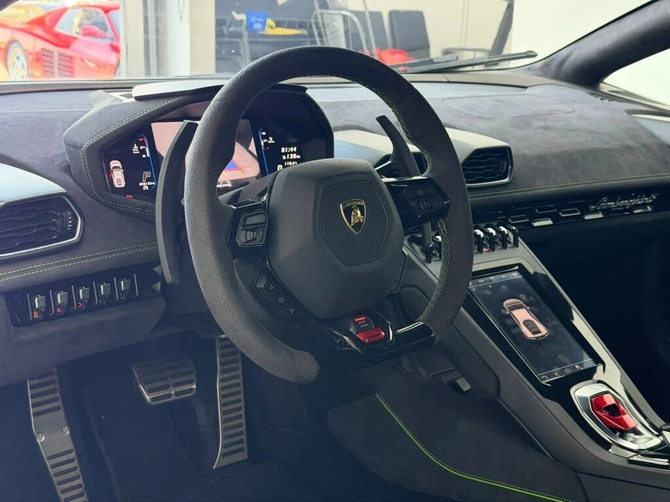 2022 Lamborghini Huracan - Image 27 of 31