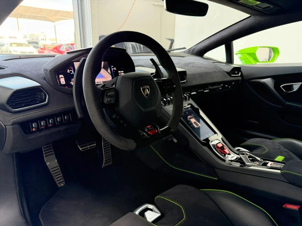 2022 Lamborghini Huracan - Image 25 of 31