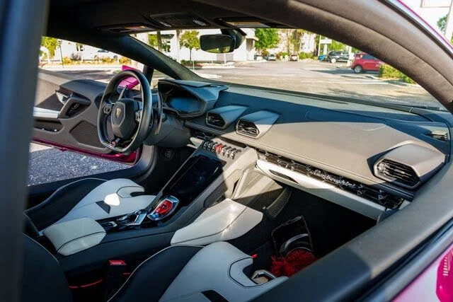 2022 Lamborghini Huracan - Image 16 of 25