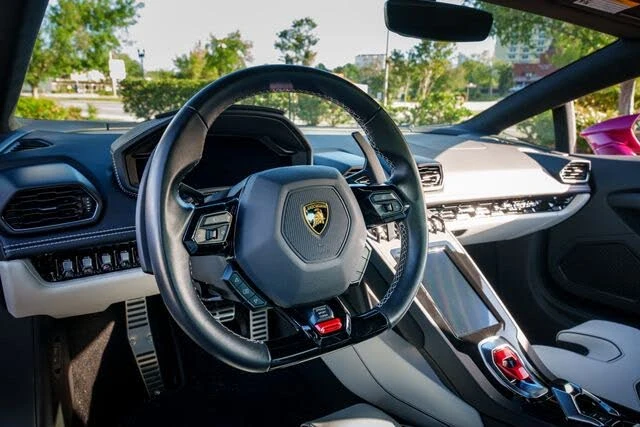 2022 Lamborghini Huracan - Image 17 of 25