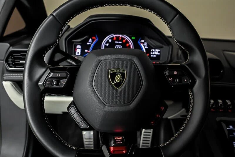 2022 Lamborghini Huracan - Image 28 of 31