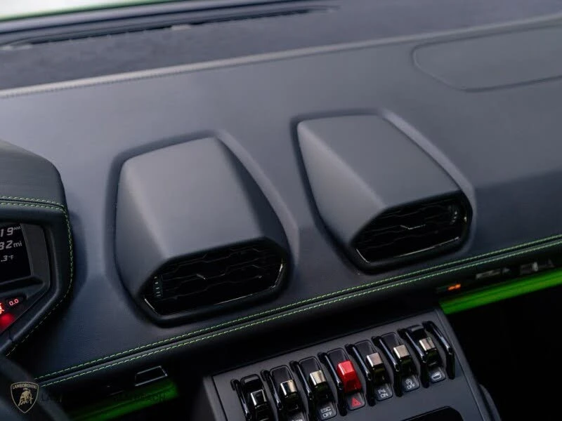 2022 Lamborghini Huracan - Image 14 of 31