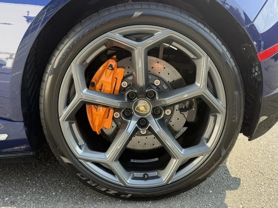 2022 Lamborghini Huracan - Image 26 of 28