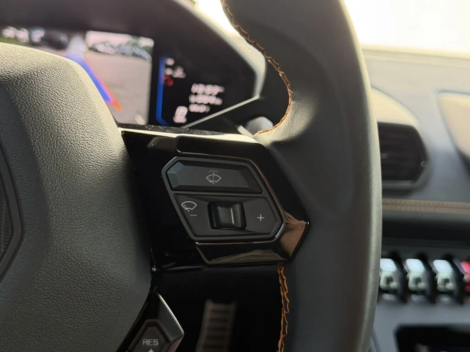 2022 Lamborghini Huracan - Image 23 of 28
