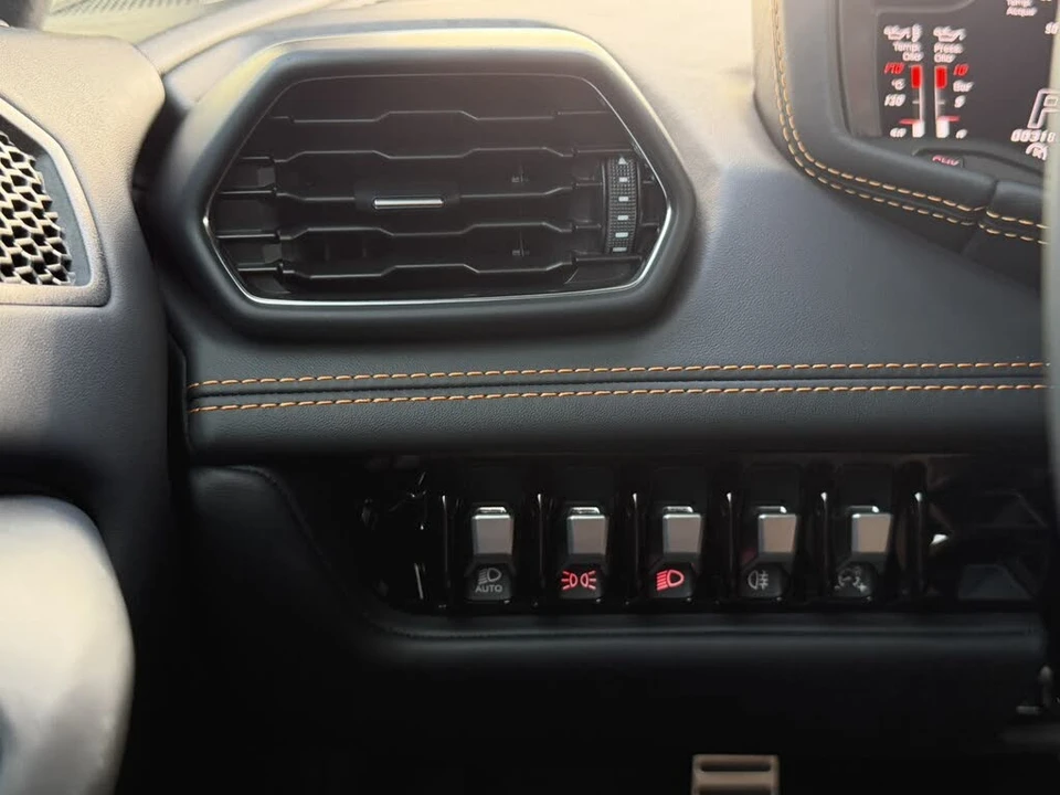 2022 Lamborghini Huracan - Image 13 of 28