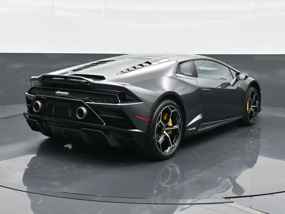 2022 Lamborghini Huracan - Image 14 of 24