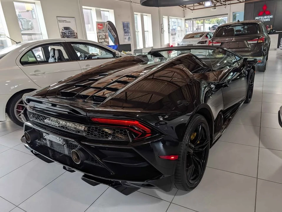 2022 Lamborghini Huracan LP610-2 EVO - Image 2 of 16