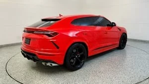 2022 Lamborghini Urus - Image 8 of 17