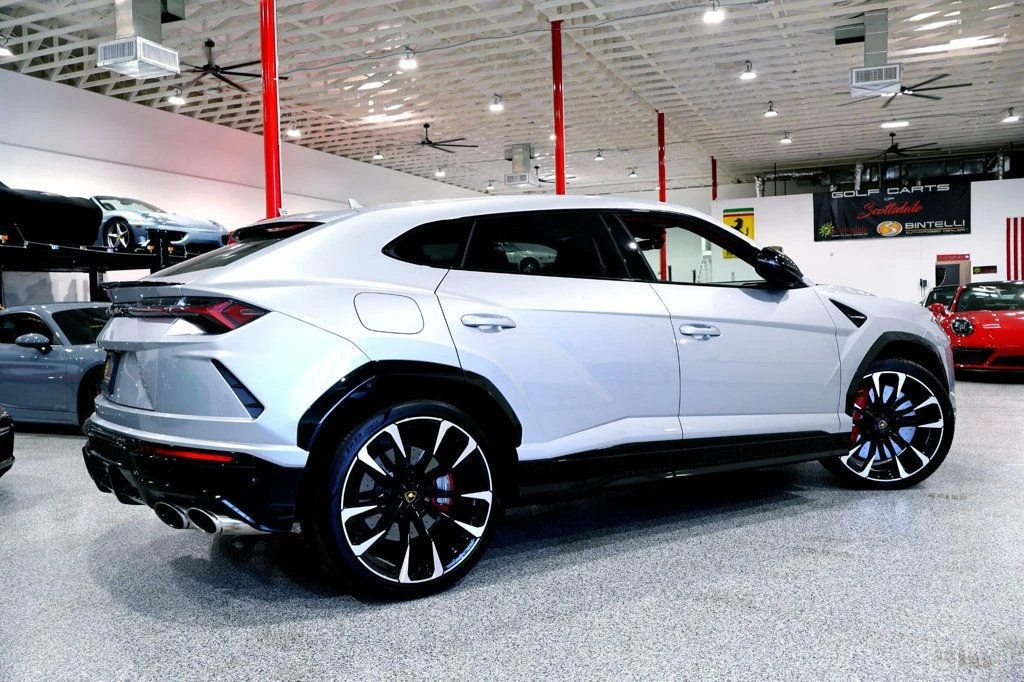 2022 Lamborghini Urus - Image 11 of 12