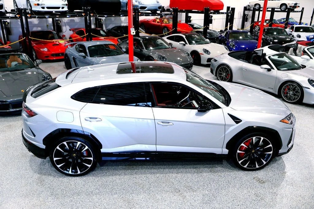 2022 Lamborghini - Image 8 of 12