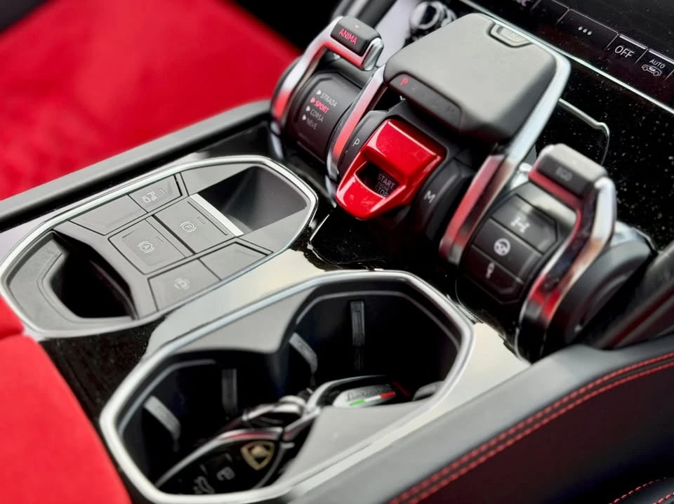 2022 Lamborghini Urus - Image 12 of 15