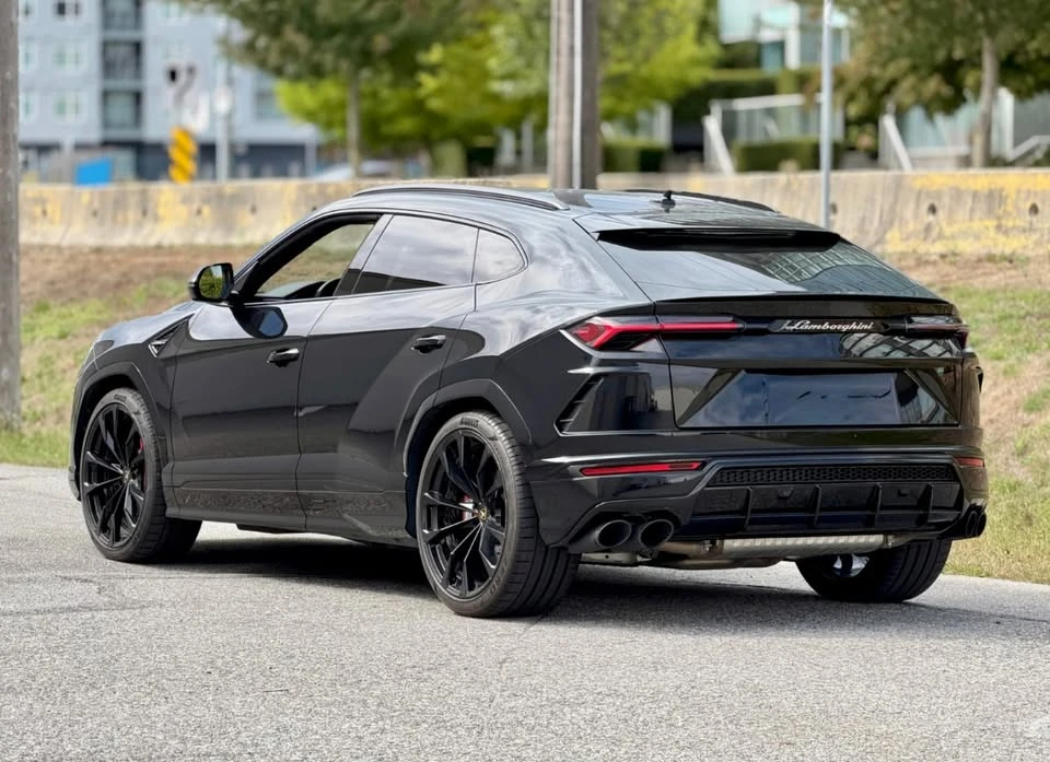 2022 Lamborghini Urus - Image 2 of 15