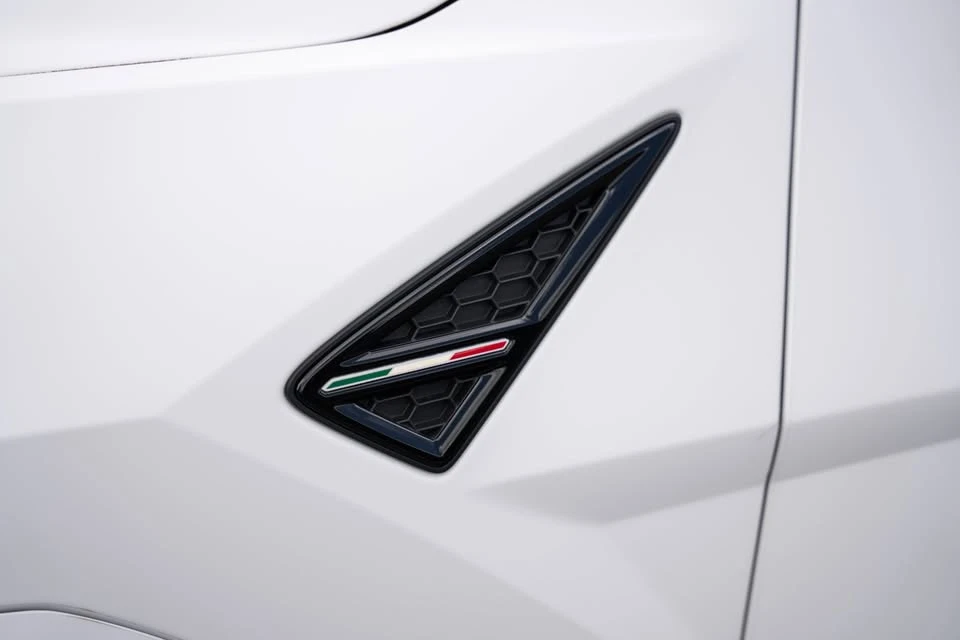 2022 Lamborghini Urus - Image 16 of 20