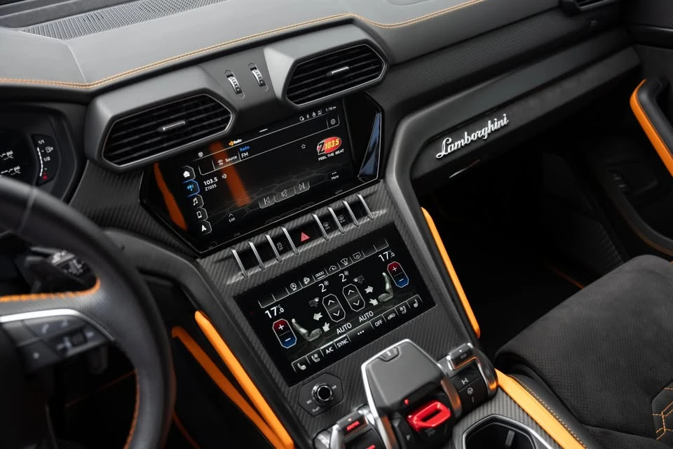 2022 Lamborghini Urus - Image 17 of 18