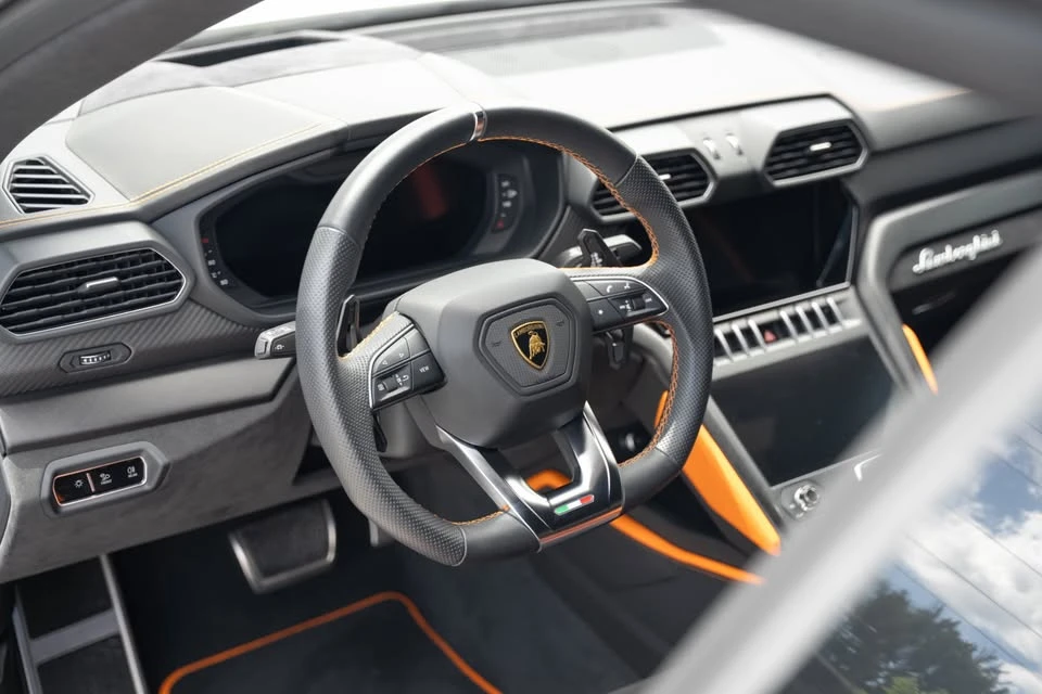 2022 Lamborghini Urus - Image 7 of 18