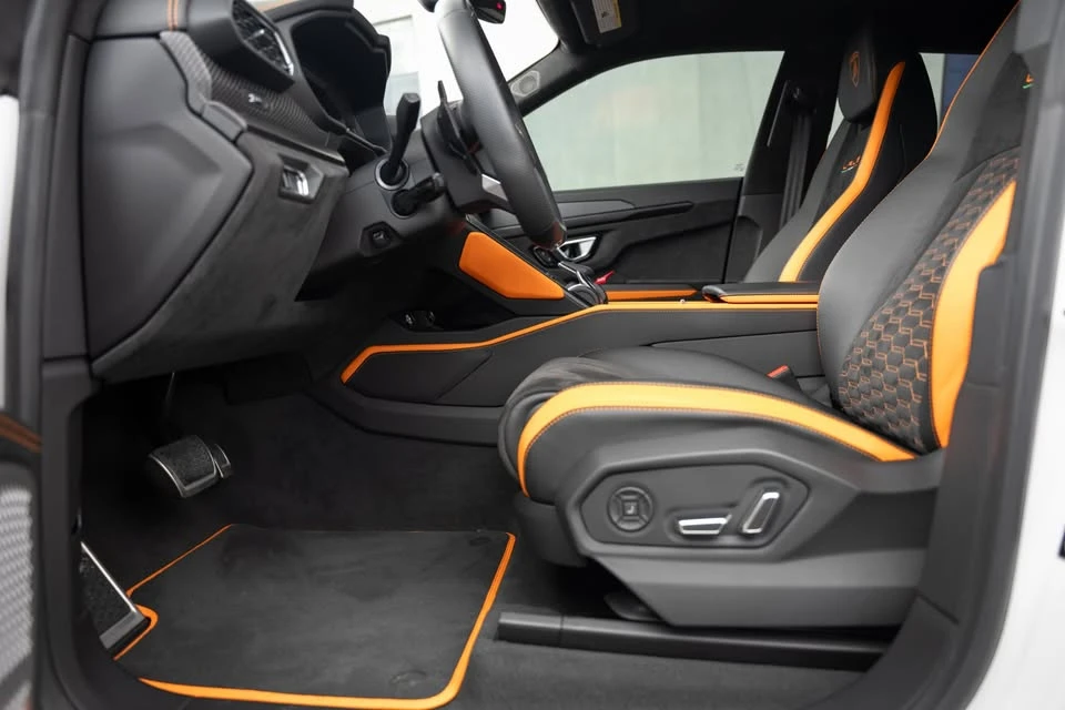 2022 Lamborghini Urus - Image 9 of 18