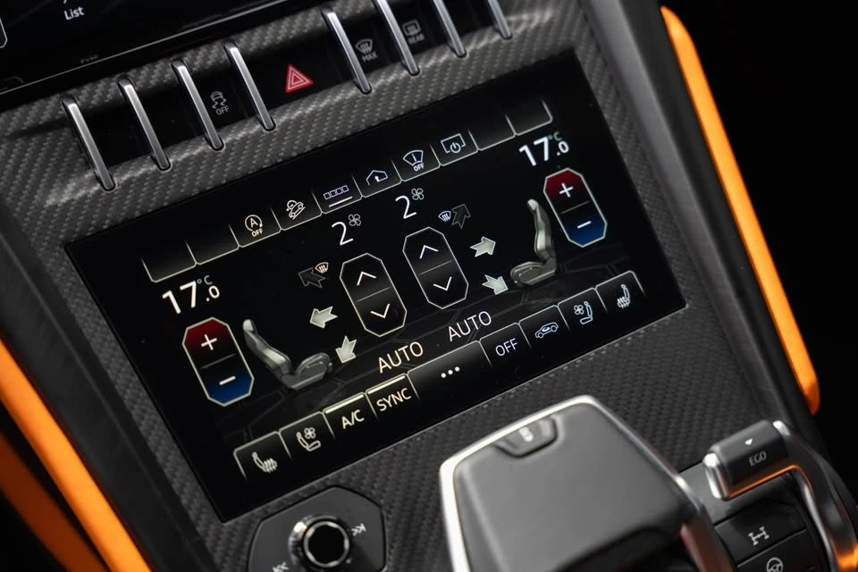 2022 Lamborghini Urus - Image 15 of 18