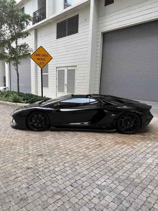 2022 Lamborghini - Image 4 of 19