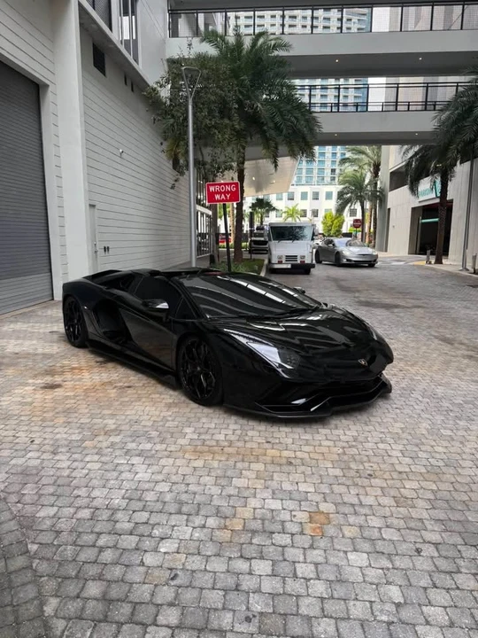 2022 Lamborghini - Image 9 of 19