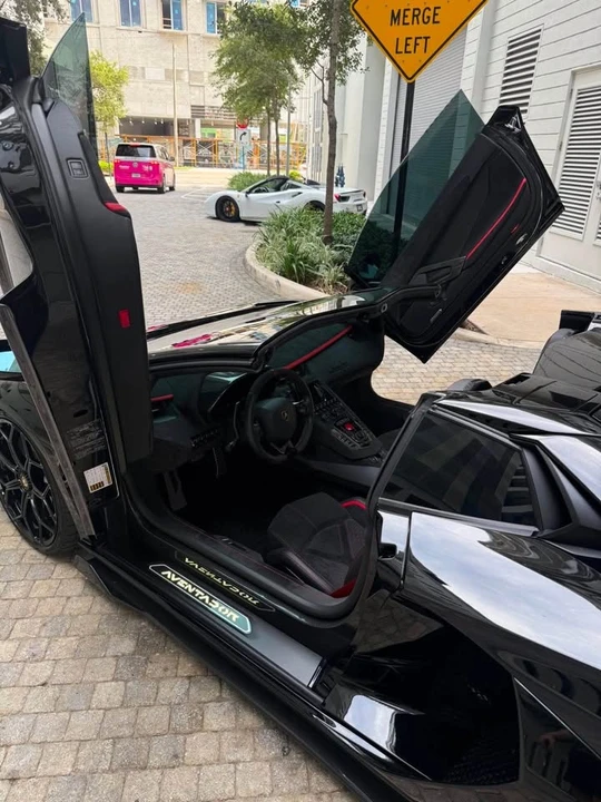 2022 Lamborghini - Image 11 of 19